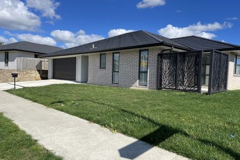 Photo of property in 7 Rewarewa Way, Timberlea, Upper Hutt, 5018