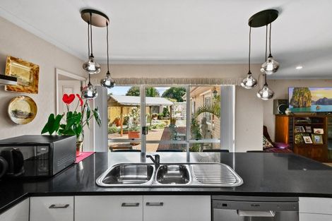 Photo of property in 15 Trossach Place, Wattle Downs, Auckland, 2103