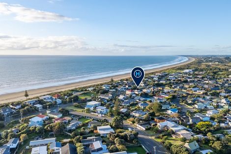 Photo of property in 114 Field Way, Waikanae Beach, Waikanae, 5036