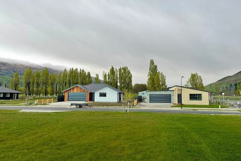 Photo of property in 4 Applewood Place, Wanaka, 9382