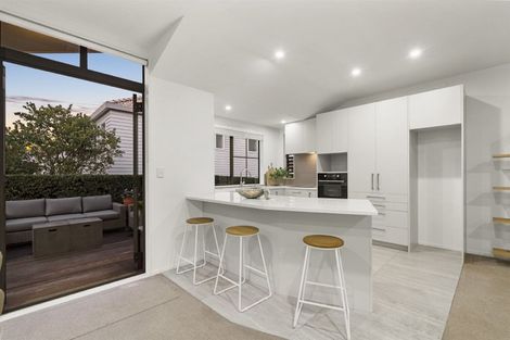 Photo of property in 4 Argyle Terrace, Milford, Auckland, 0620