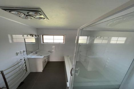 Photo of property in 2 Fitzwater Place, Henderson, Auckland, 0612