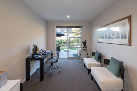 Photo of property in 16 Edgewood Place, Wanaka, 9305