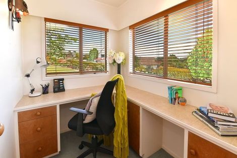 Photo of property in 77 Matija Place, Red Beach, 0932