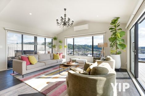 Photo of property in 10 Okupe Grove, Aotea, Porirua, 5024