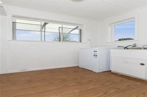Photo of property in 3154 Great North Road, New Lynn, Auckland, 0600