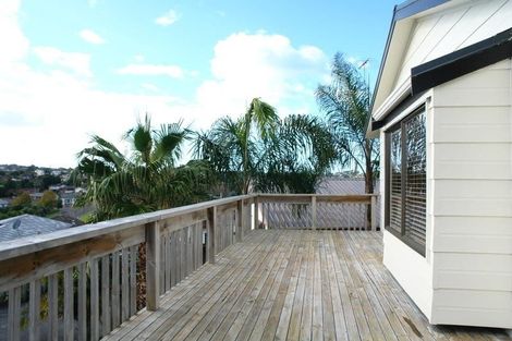 Photo of property in 2/8 Camilla Grove, Totara Vale, Auckland, 0629