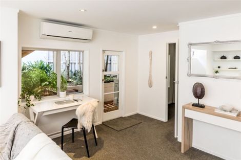 Photo of property in 1/169 Queen Street, Northcote Point, Auckland, 0627