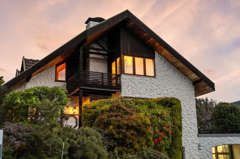 Photo of property in 9 Cypress Court, Kelvin Heights, Queenstown, 9300