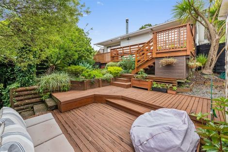 Photo of property in 1/9 De Val Drive, Titirangi, Auckland, 0604