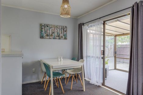 Photo of property in 6 Jarrett Court, Roslyn, Palmerston North, 4414