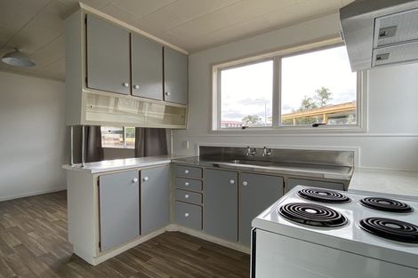 Photo of property in 11 Ewbank Place, Manurewa, Auckland, 2102