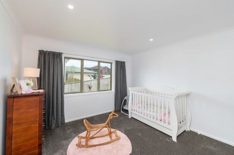 Photo of property in 5 Mcewen Crescent, Riverstone Terraces, Upper Hutt, 5018