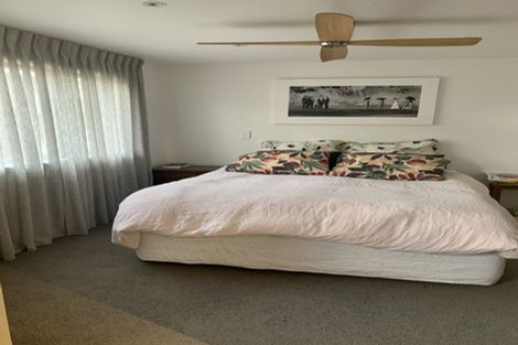 Photo of property in 21 Yeovil Road, Te Atatu Peninsula, Auckland, 0610