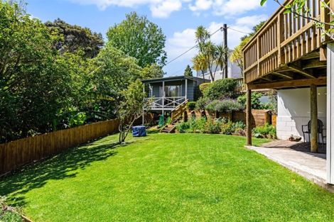 Photo of property in 14 Derwent Crescent, Titirangi, Auckland, 0604