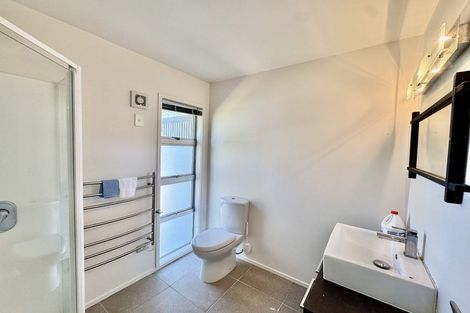 Photo of property in 2 Cliff Road, Torbay, Auckland, 0630