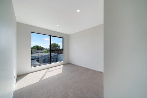 Photo of property in 3/105 Hobsonville Road, West Harbour, Auckland, 0618
