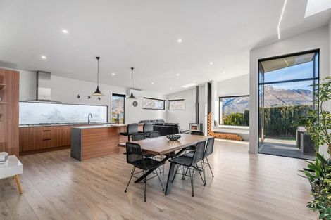 Photo of property in 25 Matipo Street, Wanaka, 9305