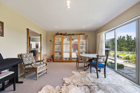 Photo of property in 14 Branksome Place, Aokautere, Palmerston North, 4471