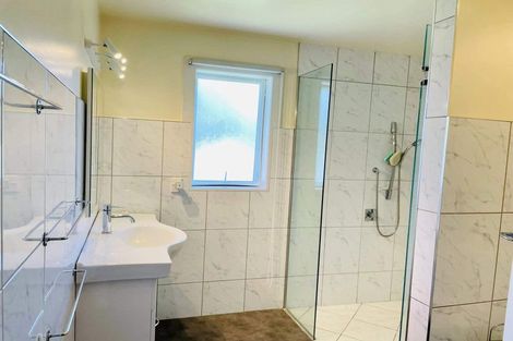 Photo of property in 11 Waipani Road, Te Atatu Peninsula, Auckland, 0610