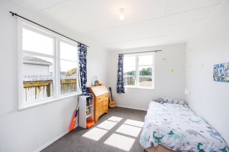 Photo of property in 143 Rangiora Avenue, Roslyn, Palmerston North, 4414