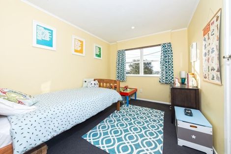 Photo of property in 6 Murray Road, Te Atatu Peninsula, Auckland, 0610