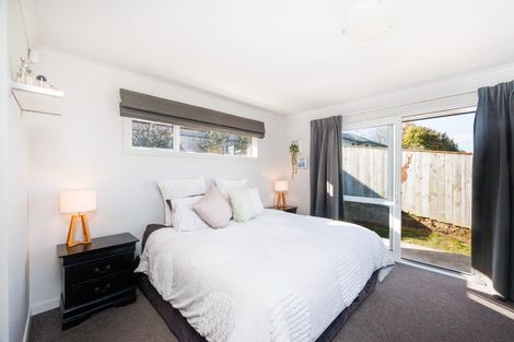 Photo of property in 18b Galea Grove, Kelvin Grove, Palmerston North, 4414