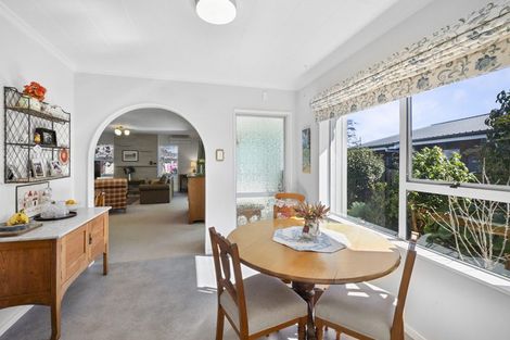 Photo of property in 13 John Guthrie Place, Merrilands, New Plymouth, 4312