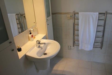 Photo of property in 2 Walton Street, Red Beach, 0932