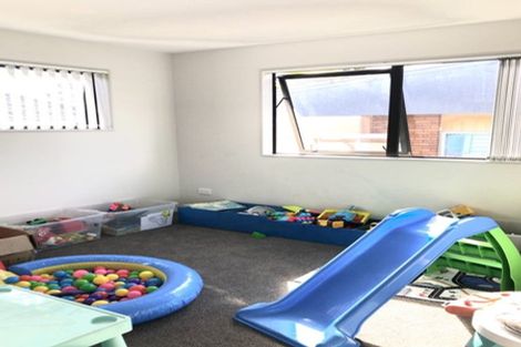 Photo of property in 8a Maunder Place, New Lynn, Auckland, 0600