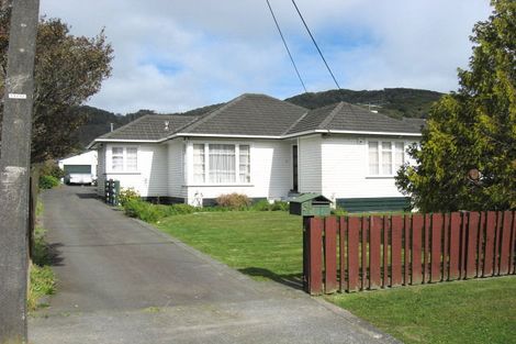 Photo of property in 32 Hinau Grove, Wainuiomata, Lower Hutt, 5014