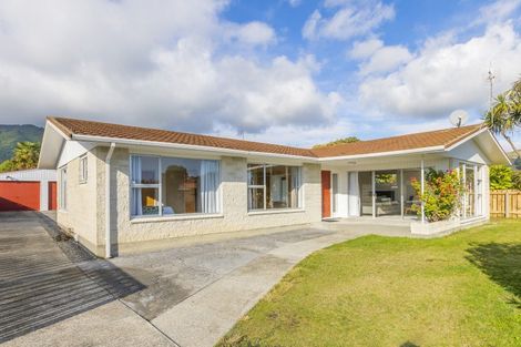 Photo of property in 11 Matai Street, Waikanae, 5036