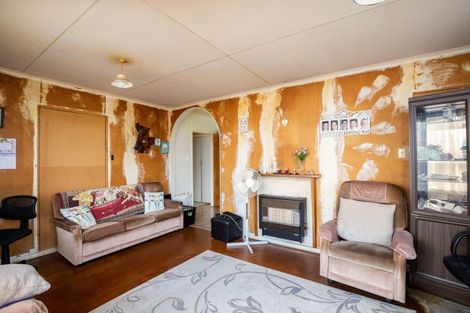 Photo of property in 32 Endeavour Street, Marfell, New Plymouth, 4310