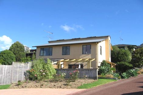 Photo of property in 14 Tyburn Lane, Unsworth Heights, Auckland, 0632