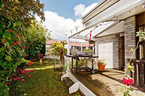 Photo of property in 31 Glucina Avenue, West Harbour, Auckland, 0618