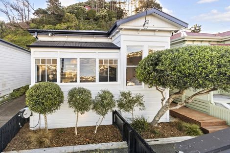 Photo of property in 36 Derwent Street, Island Bay, Wellington, 6023