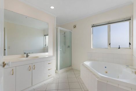 Photo of property in 19 Belgate Place, Somerville, Auckland, 2014