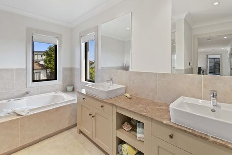 Photo of property in 3 Corsica Way, Karaka, Papakura, 2113