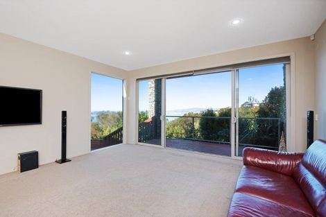 Photo of property in 52 Tamworth Crescent, Newlands, Wellington, 6037