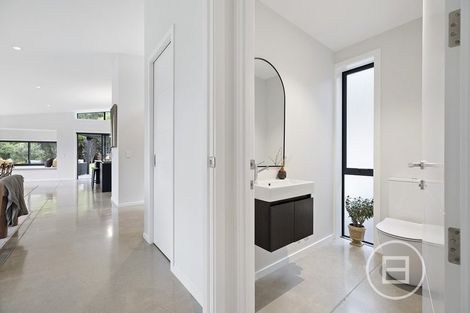 Photo of property in 18 Lookout Drive, Mount Creighton, Queenstown, 9371