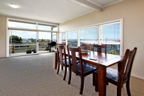 Photo of property in 121 Mcleod Road, Te Atatu South, Auckland, 0610