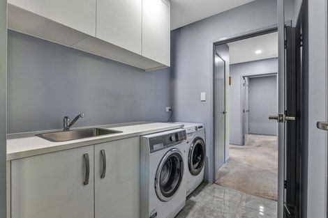 Photo of property in 2 Frederick Place, Whalers Gate, New Plymouth, 4310