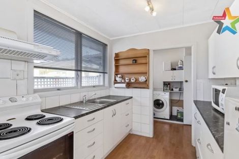 Photo of property in 5 Bird Grove, Stokes Valley, Lower Hutt, 5019