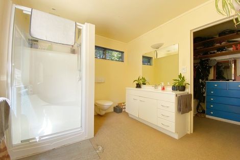 Photo of property in 37 Onedin Place, Titirangi, Auckland, 0604