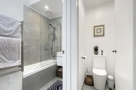 Photo of property in 2/8 Park Hill Road, Birkenhead, Auckland, 0626
