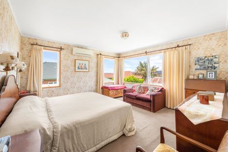 Photo of property in 76a Lake Road, Narrow Neck, Auckland, 0624