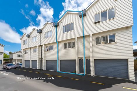 Photo of property in 3/4 Keeling Road, Henderson, Auckland, 0612