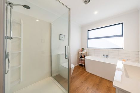 Photo of property in 123 Mawai Hakona Drive, Wallaceville, Upper Hutt, 5018