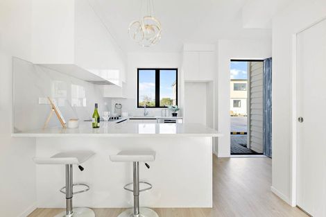 Photo of property in 101 Botany Road, Botany Downs, Auckland, 2010