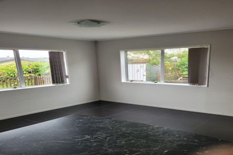 Photo of property in 15 Tiki Street, New Lynn, Auckland, 0600